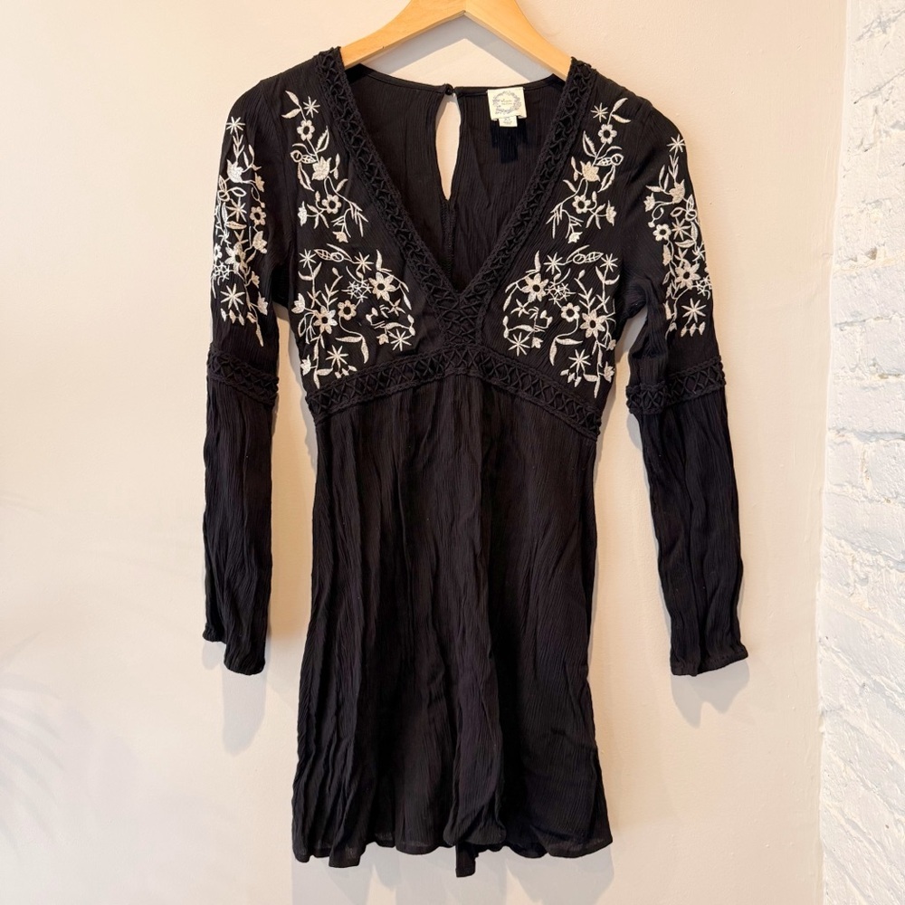 Francescas Black Embroidered Long Sleeve Dress - Picture 2 of 7